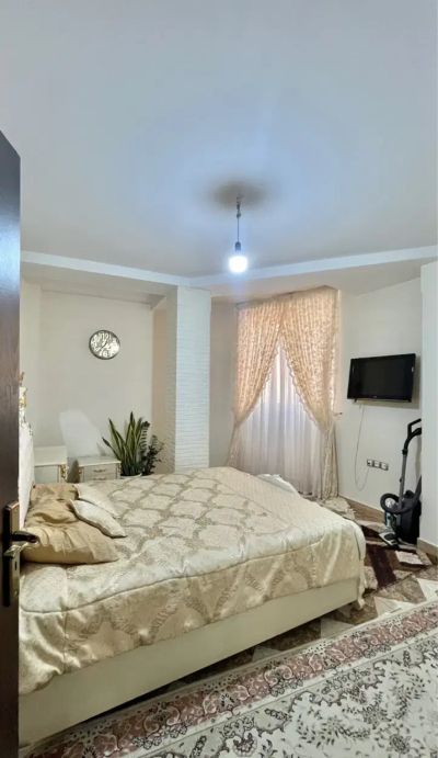 آپارتمان 101 متری دو خوابه در بلوار باهنر ورامین