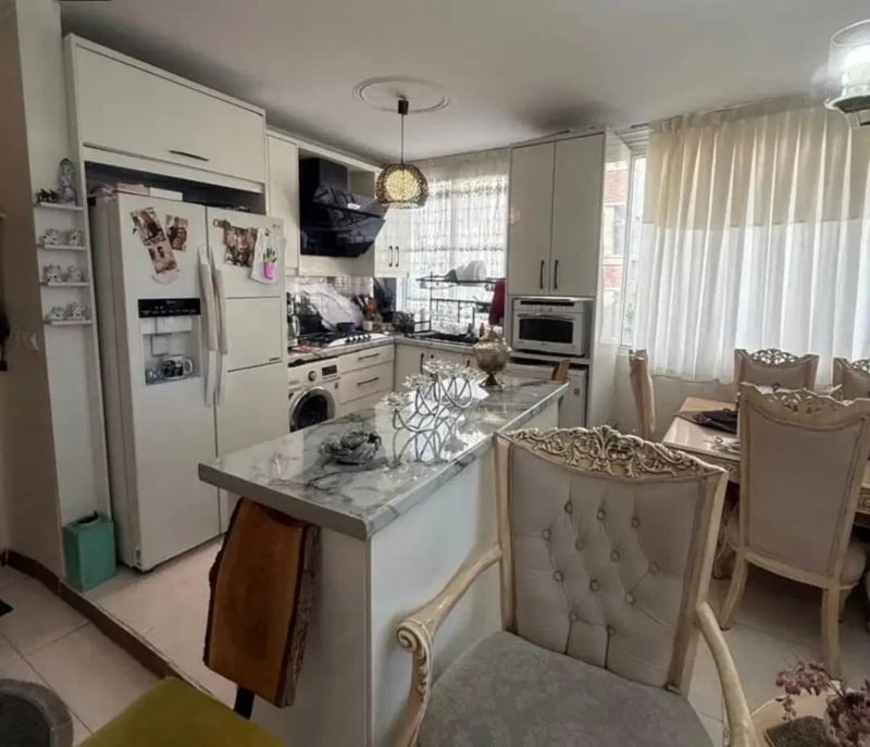 آپارتمان 71 متری دو خوابه در شهرک گلستان تهران13538020794