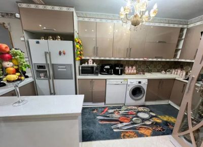 آپارتمان 112 متری دو خوابه در بلوار باهنر ورامین