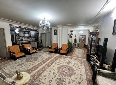 آپارتمان 106 متری دو خوابه در میدان مادر ورامین