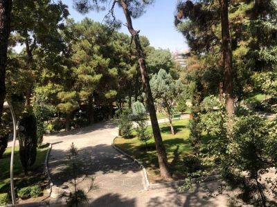 آپارتمان 100 متری دو خوابه در عباس‌آباد تهران