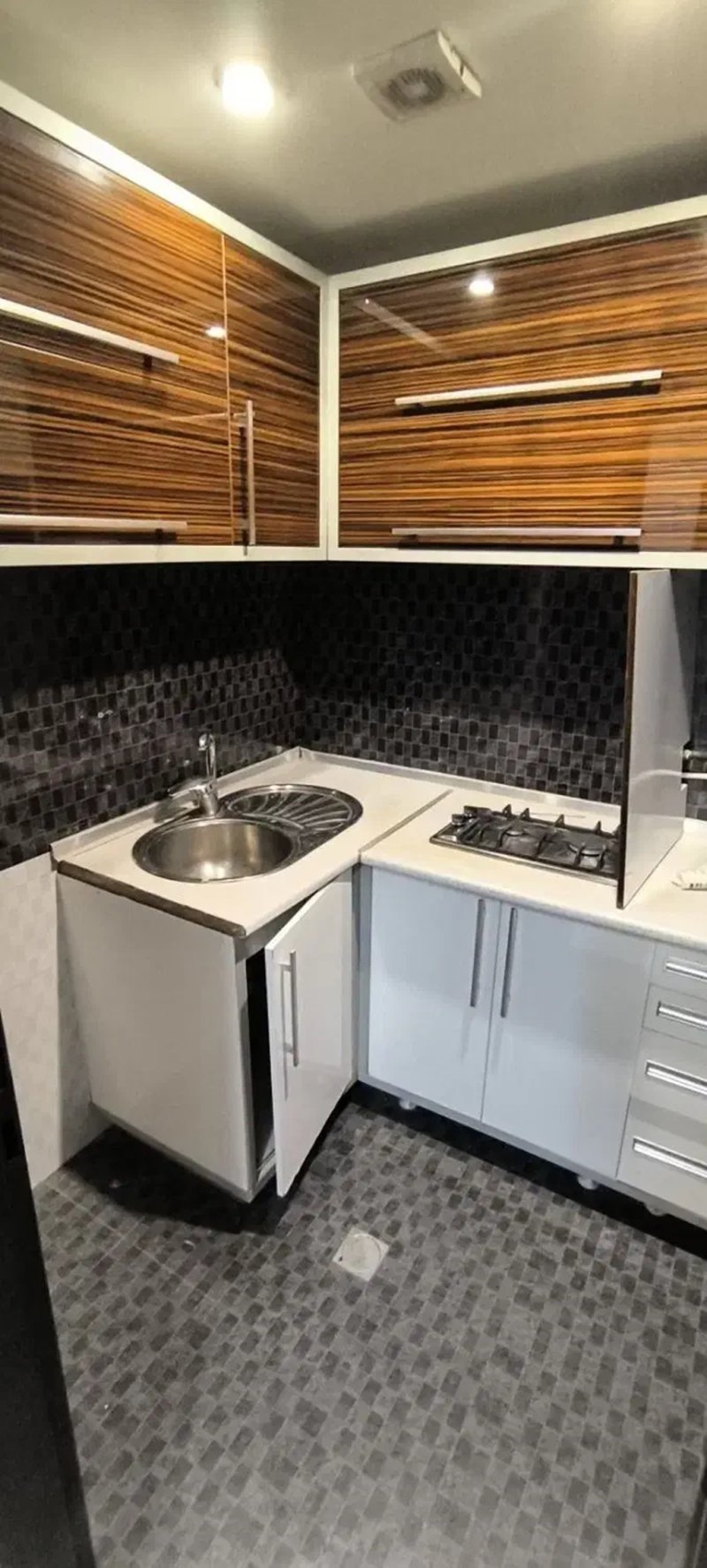 اداری 66 متری یک خوابه در حسین آباد تهران13562121190