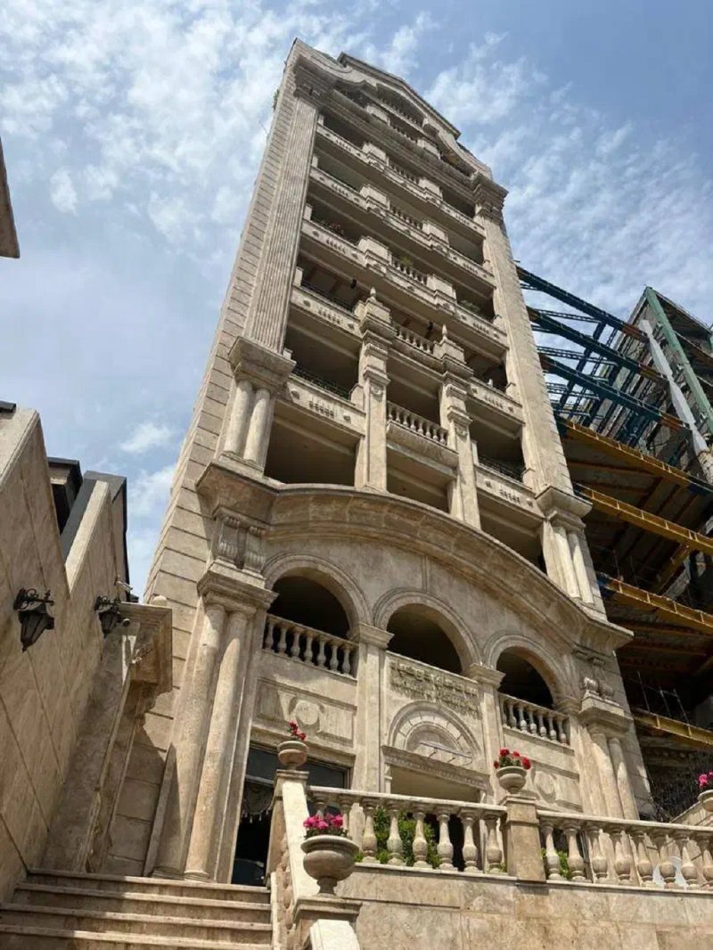 آپارتمان 185 متری سه خوابه در فرمانیه غربی تهران13564321340