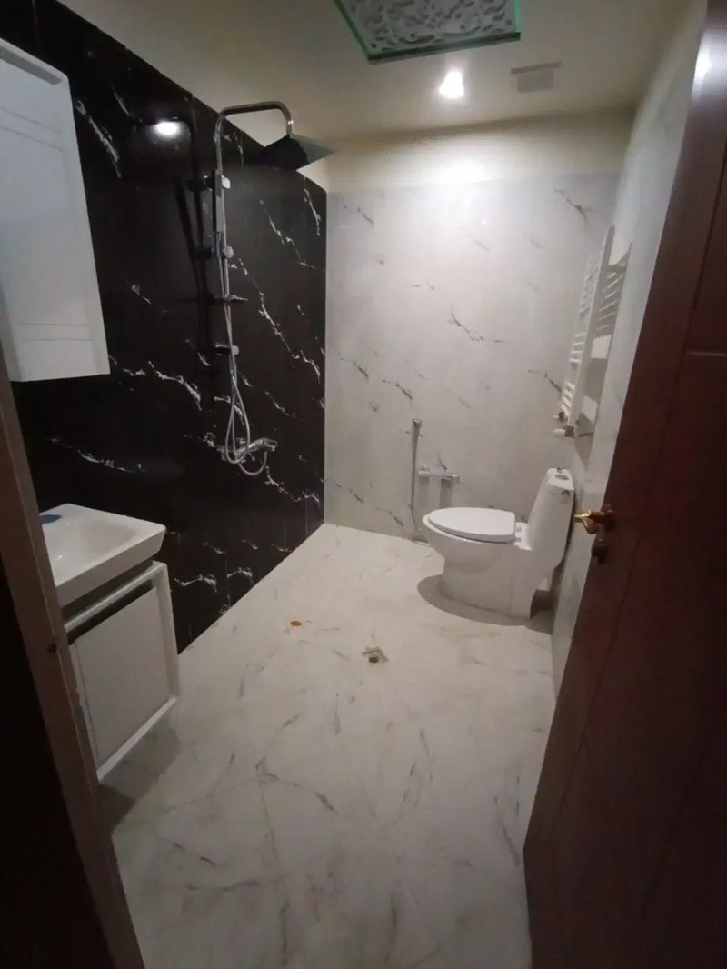 آپارتمان 180 متری سه خوابه در حسین آباد تهران13562021188