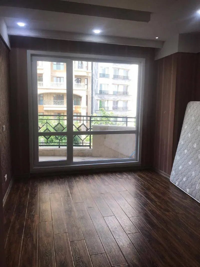 آپارتمان 185 متری سه خوابه در فرمانیه غربی تهران13564321343