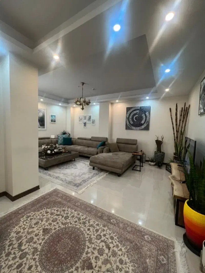 آپارتمان 100 متری دو خوابه در اباذر منطقه 5 تهران13577121596