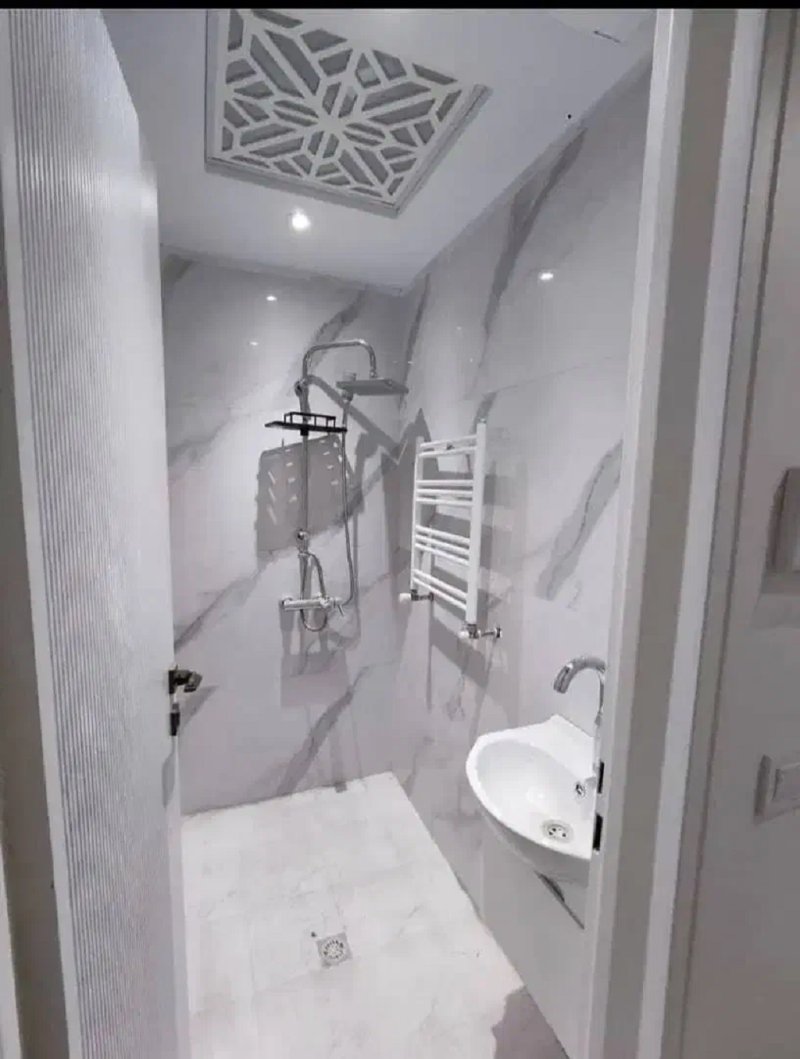 آپارتمان 130 متری سه خوابه در نیروی هوایی تهران13588821857