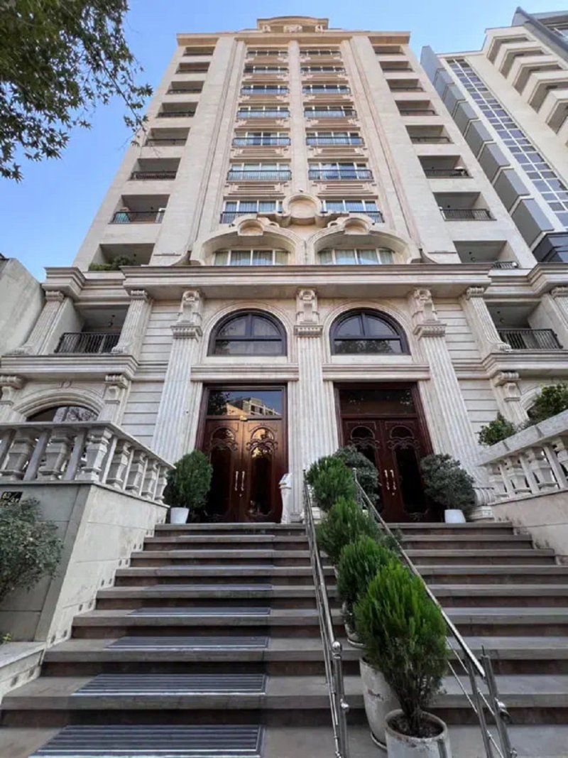 آپارتمان 210 متری سه خوابه در فرمانیه تهران13593122058