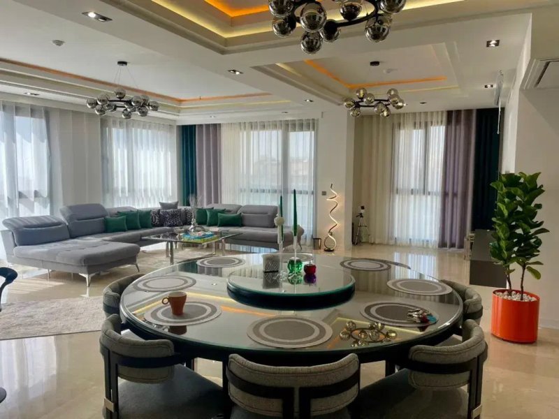 آپارتمان 300 متری چهارخوابه در نیاوران تهران13585721761