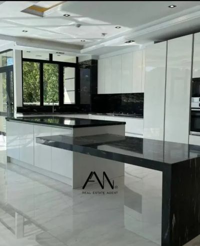 آپارتمان 300 متری سه خوابه در فرمانیه تهران