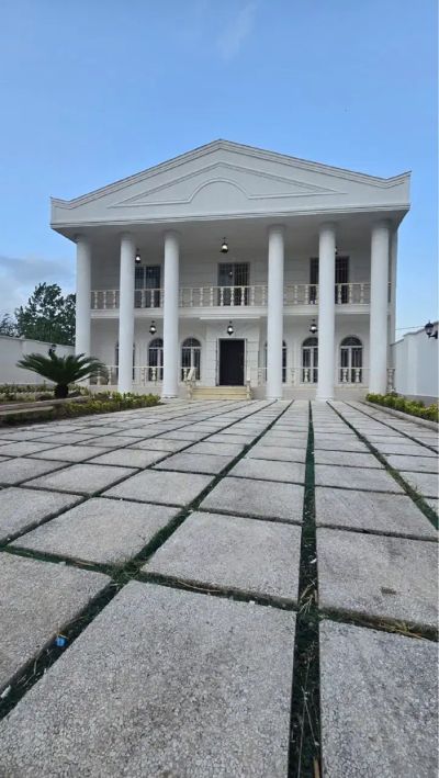 ویلا 360 متری سه خوابه در زیباکنار