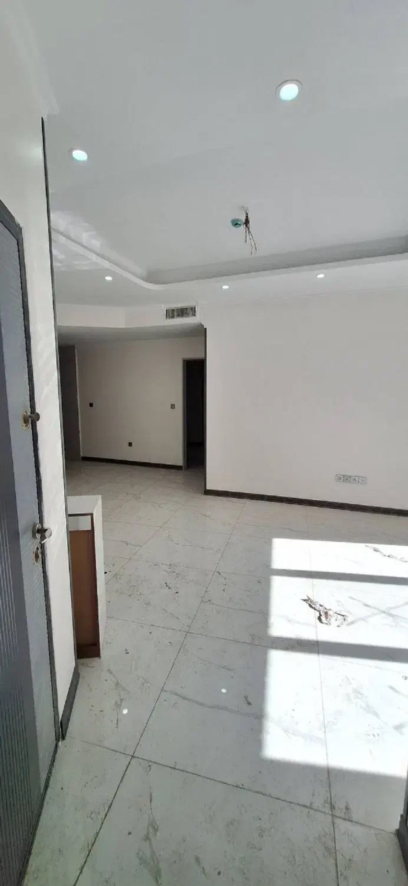 آپارتمان 89 متری دو خوابه در حشمتیه تهران13599222180