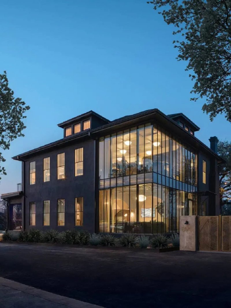 اداری 82 متری دو خوابه در آیت الله کاشانی تهران13610422450