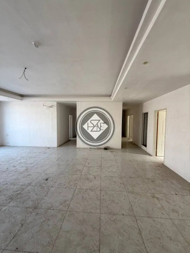 آپارتمان 212 متری پنج خوابه در میدان نماز اسلام شهر13606922322