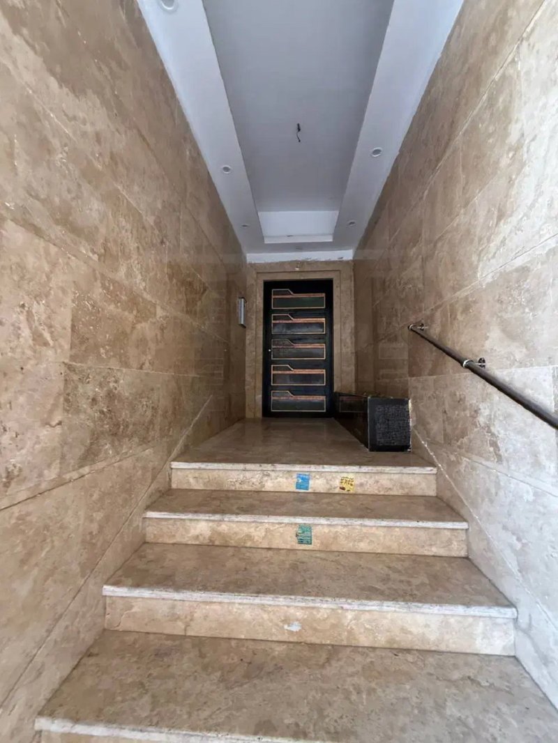 آپارتمان 212 متری پنج خوابه در میدان نماز اسلام شهر13606922337