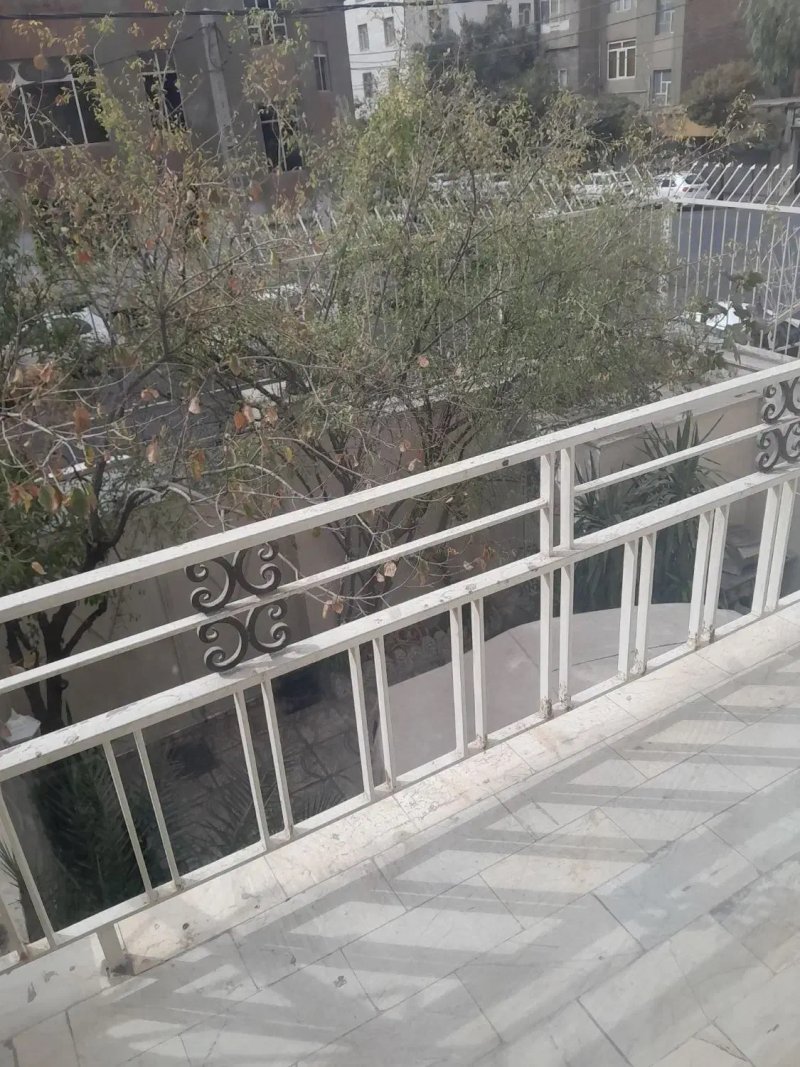 آپارتمان 100 متری یک خوابه در کریمشاهیان تهران13599322187