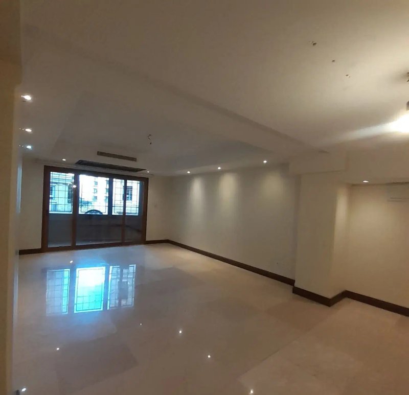 آپارتمان 120 متری دو خوابه در چیذر تهران13595922101