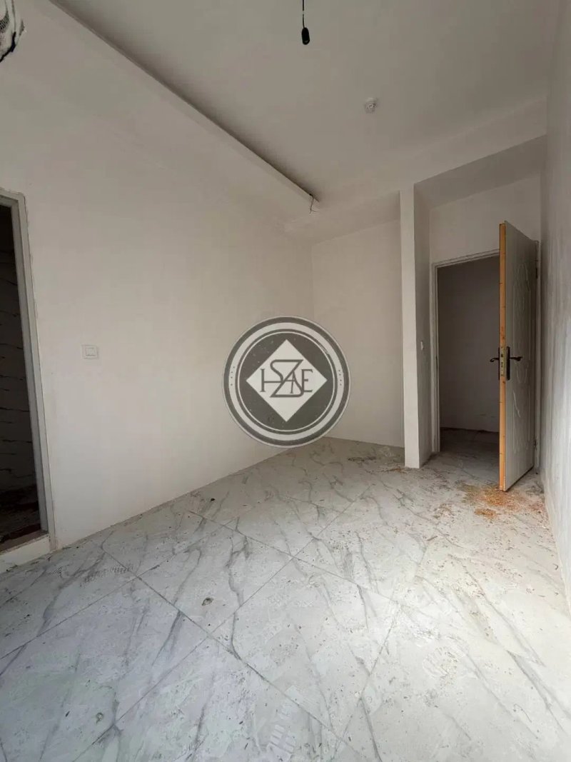 آپارتمان 212 متری پنج خوابه در میدان نماز اسلام شهر13606922330