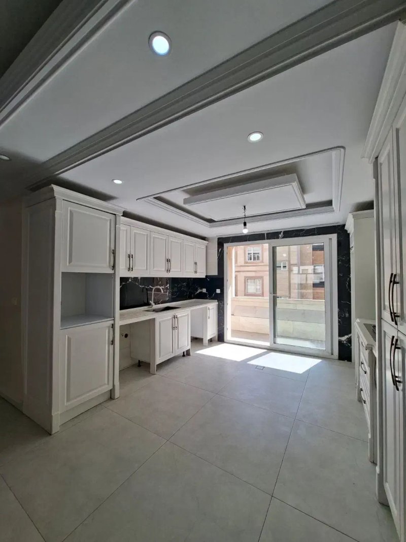 آپارتمان 160 متری سه خوابه در کوی بیمه تهران13608522390