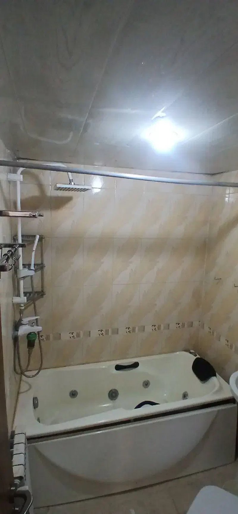 آپارتمان 95 متری دو خوابه در حشمتیه تهران13598722165