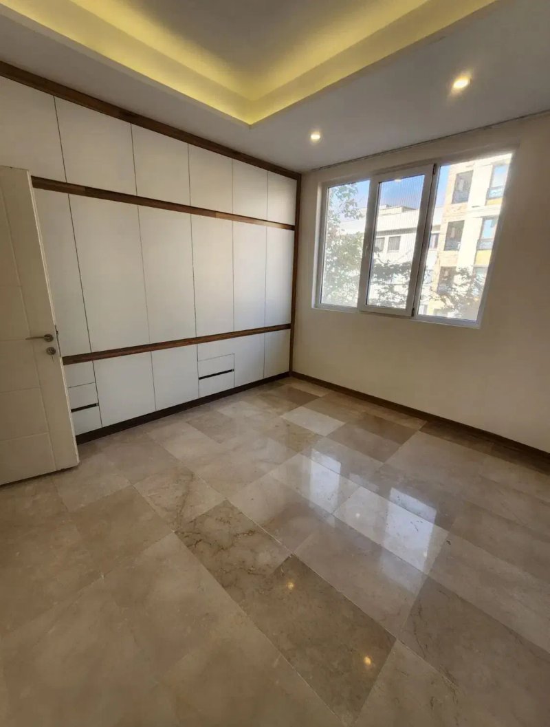 آپارتمان 147 متری سه خوابه در اختیاریه تهران13618722578