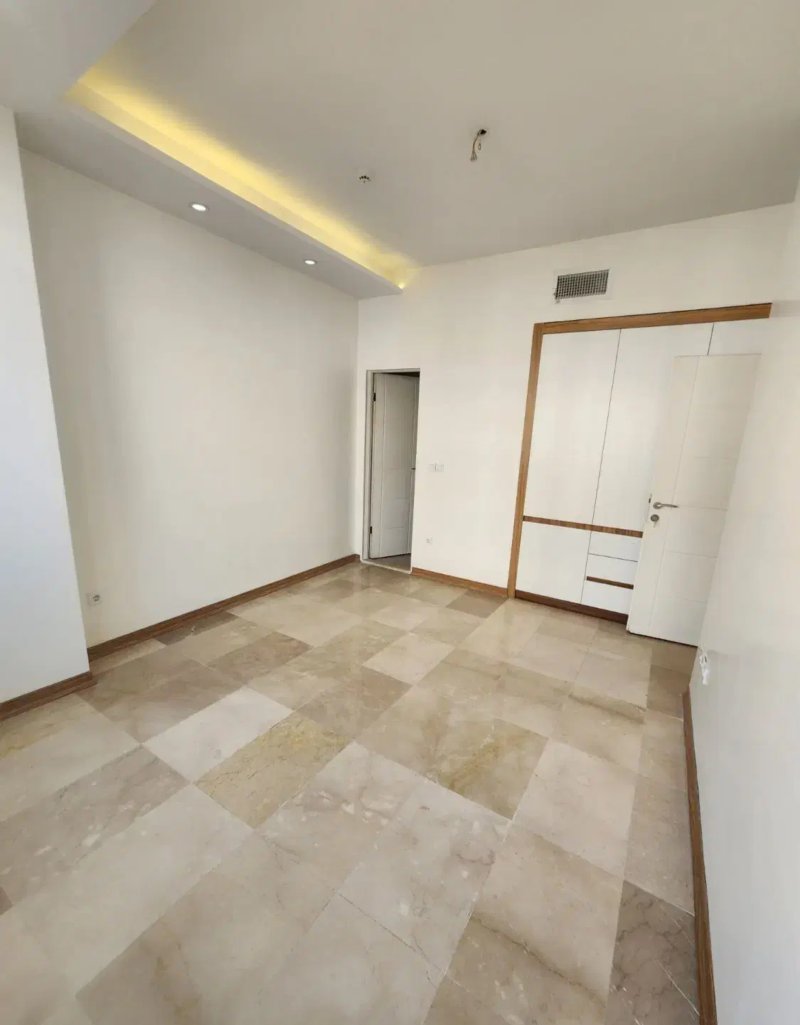 آپارتمان 147 متری سه خوابه در اختیاریه تهران13618722577