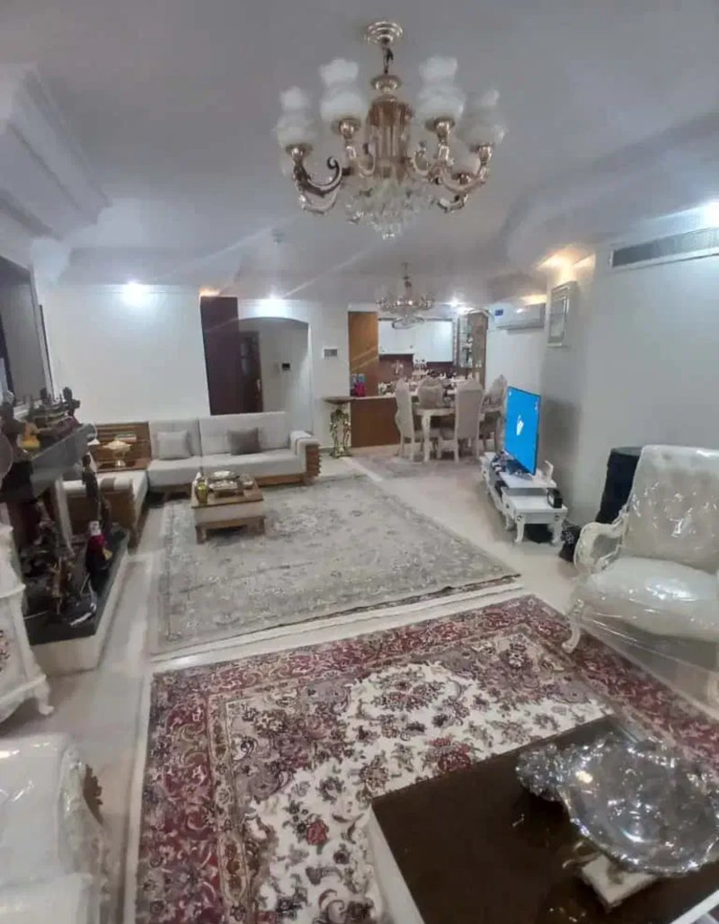 آپارتمان 202 متری سه خوابه در قیطریه تهران13618822579