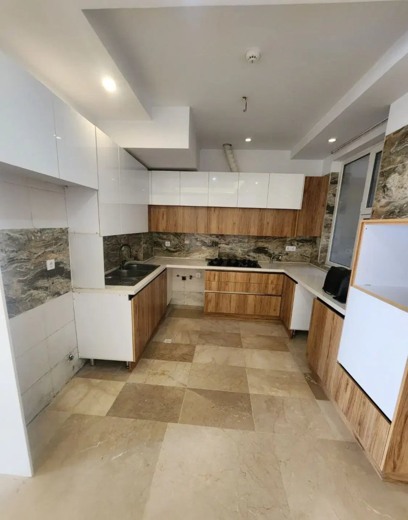 آپارتمان 147 متری سه خوابه در اختیاریه تهران13618722576