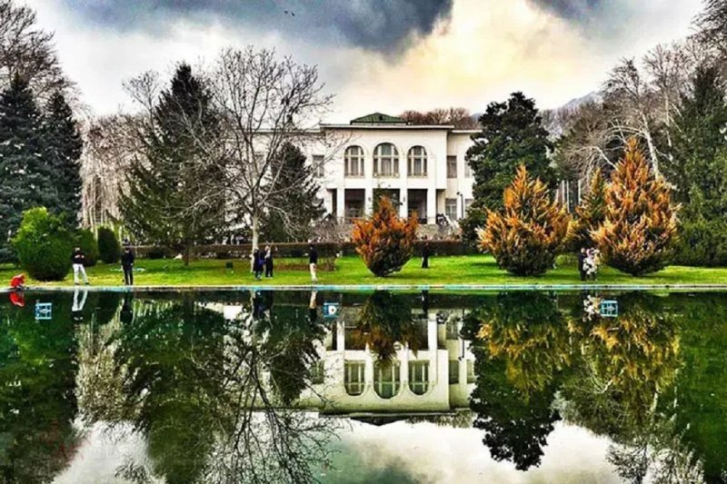 ویلا 800 متری چهارخوابه در زعفرانیه تهران13622822693