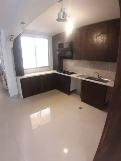 آپارتمان 120 متری دو خوابه در جردن تهران