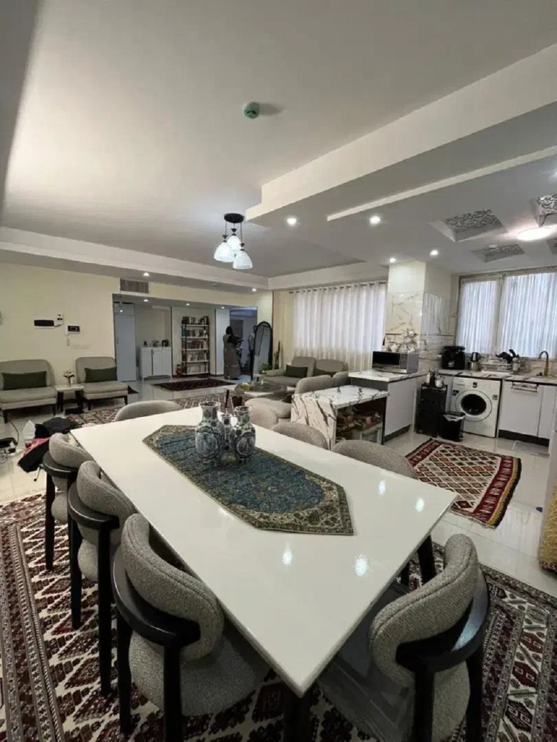 آپارتمان 100 متری دو خوابه در عباسی تهران13636423114