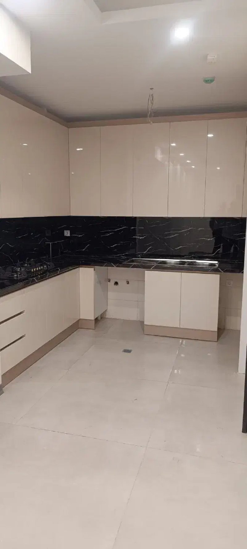 آپارتمان 140 متری سه خوابه در ستارخان تهران13638423199