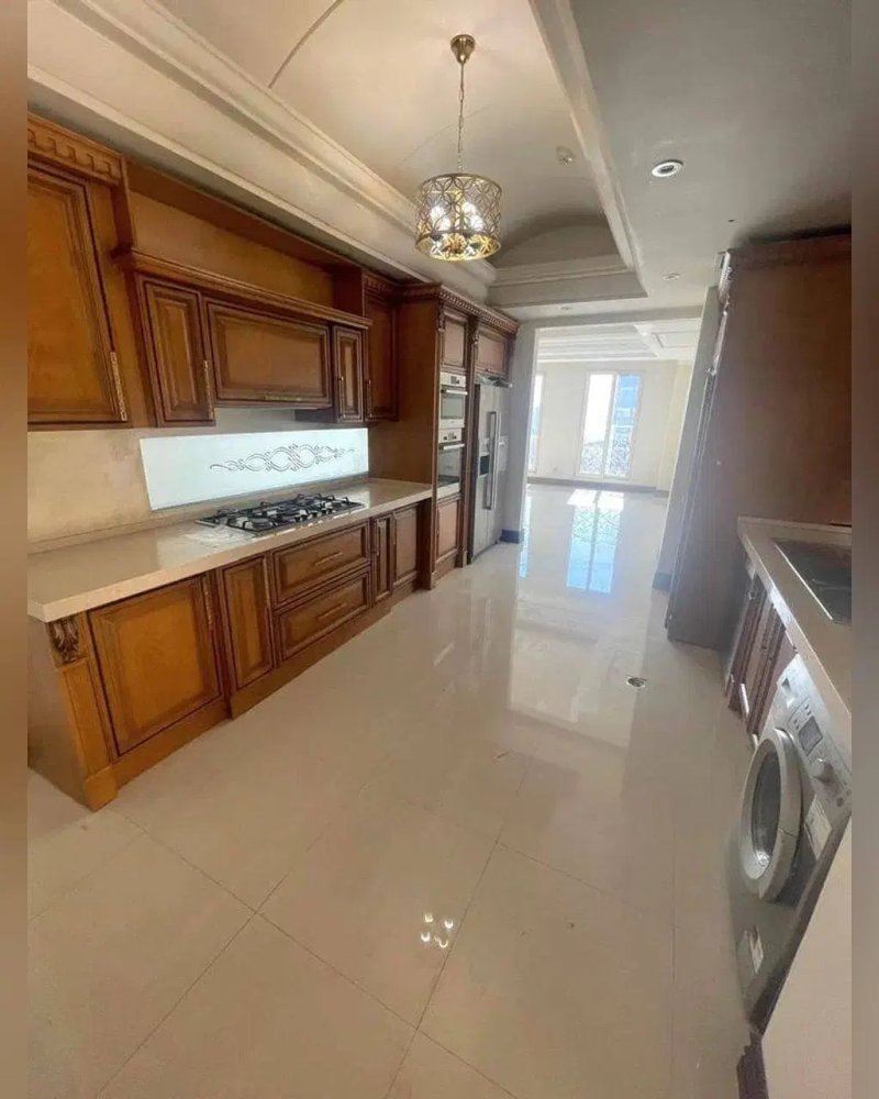 آپارتمان 230 متری سه خوابه در زعفرانیه تهران13642023298