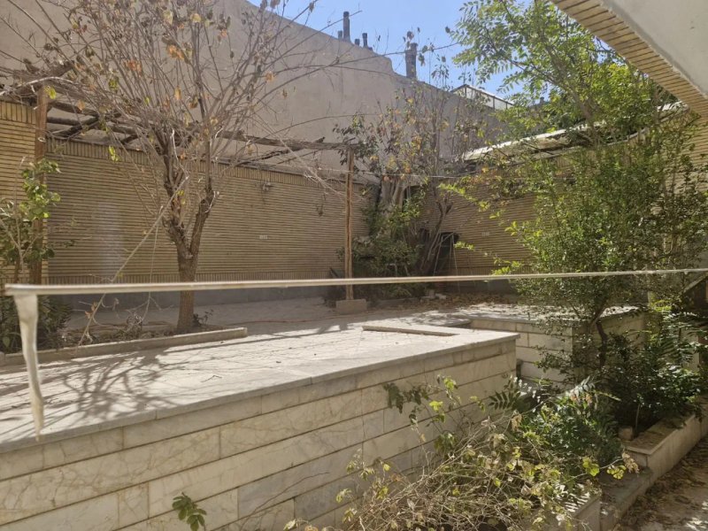 خانه 240 متری چهارخوابه در شیخ طوسی غربی اصفهان13634022981