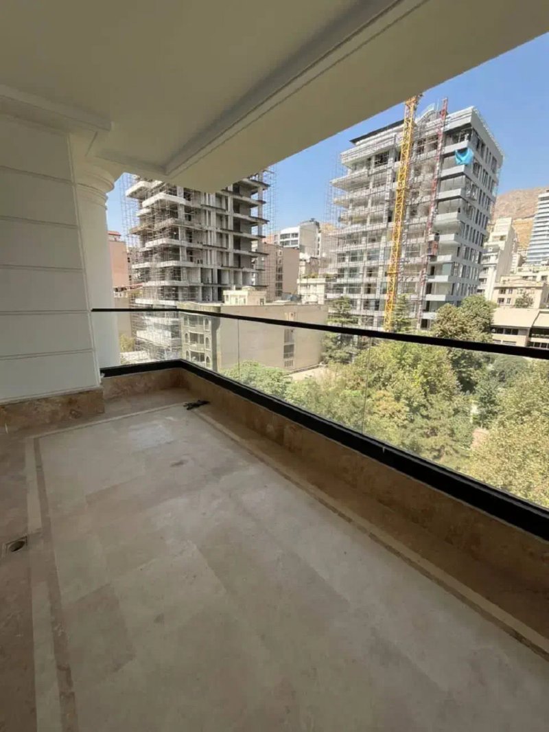 آپارتمان 250 متری سه خوابه در زعفرانیه تهران13642123302