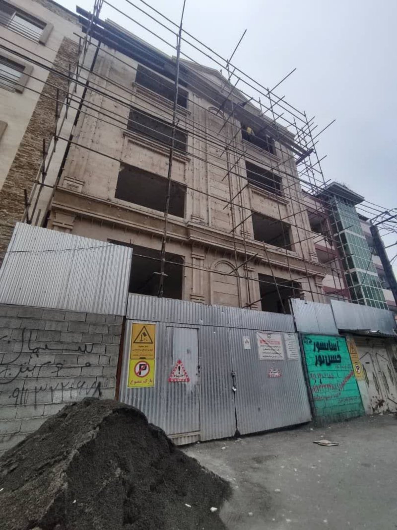 آپارتمان 96 متری دو خوابه در بلوار شیخ فضل الله نوری آمل13637123147