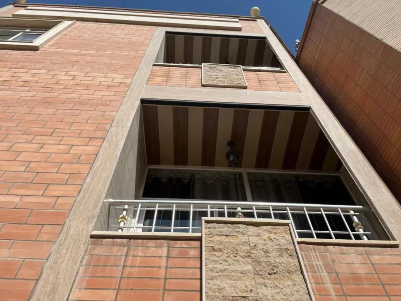 خانه 188 متری چهارخوابه در برازنده اصفهان13644223358