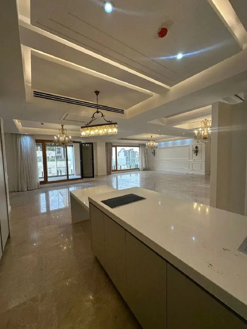 آپارتمان 220 متری سه خوابه در زعفرانیه تهران13642623316