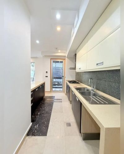 آپارتمان 190 متری سه خوابه در زعفرانیه تهران