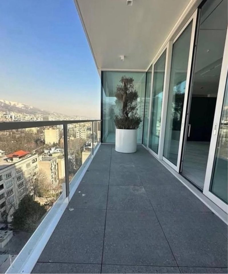 اداری 300 متری دو خوابه در فرمانیه تهران13646823405