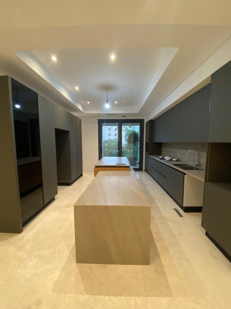 آپارتمان 240 متری سه خوابه در پاسداران تهران13661023601