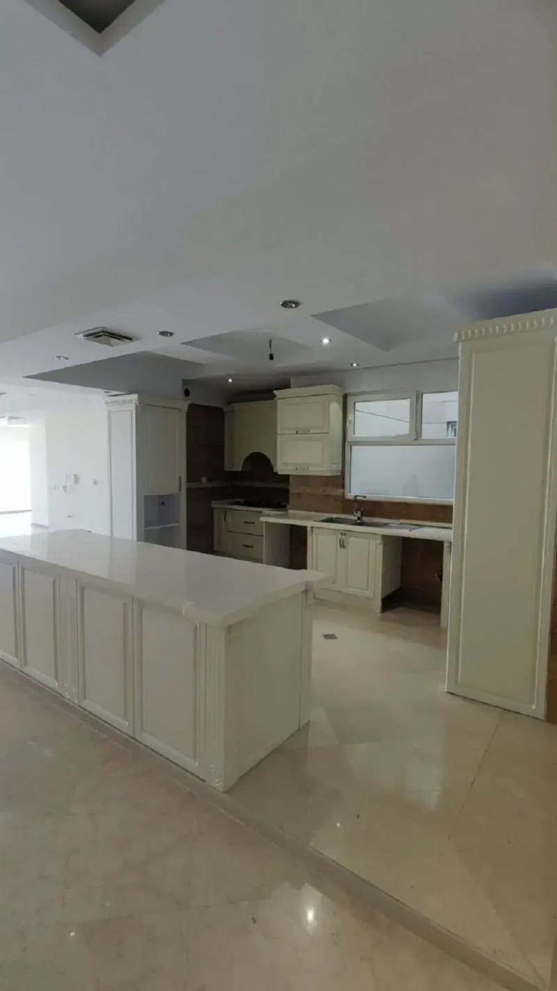 آپارتمان 230 متری سه خوابه در پاسداران تهران13662723681