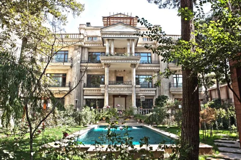 کلنگی 450 متری سه خوابه در پاسداران تهران13660323571