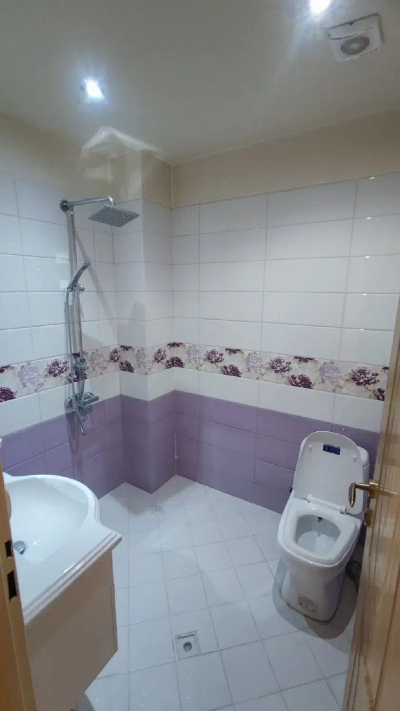 آپارتمان 230 متری سه خوابه در پاسداران تهران13662723684