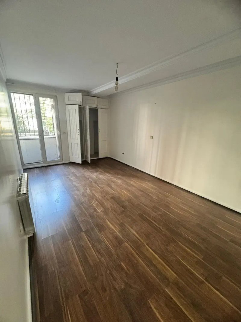 آپارتمان 230 متری سه خوابه در پاسداران تهران13662323656