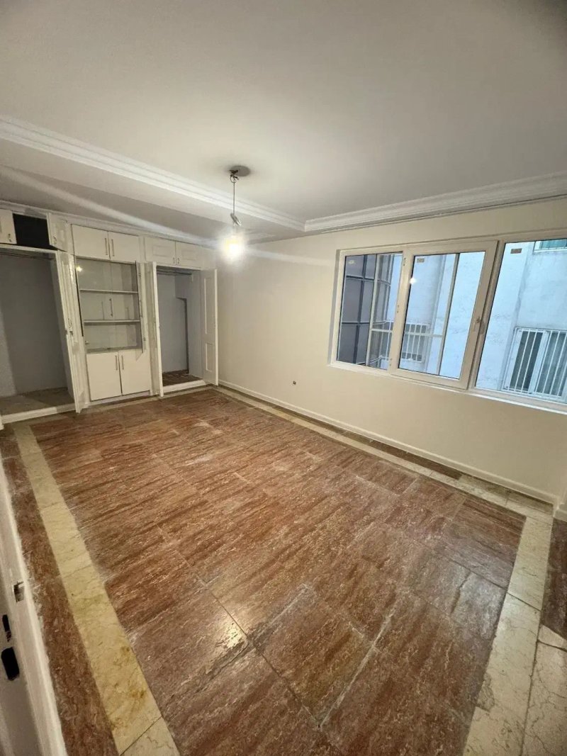 آپارتمان 230 متری سه خوابه در پاسداران تهران13662323652