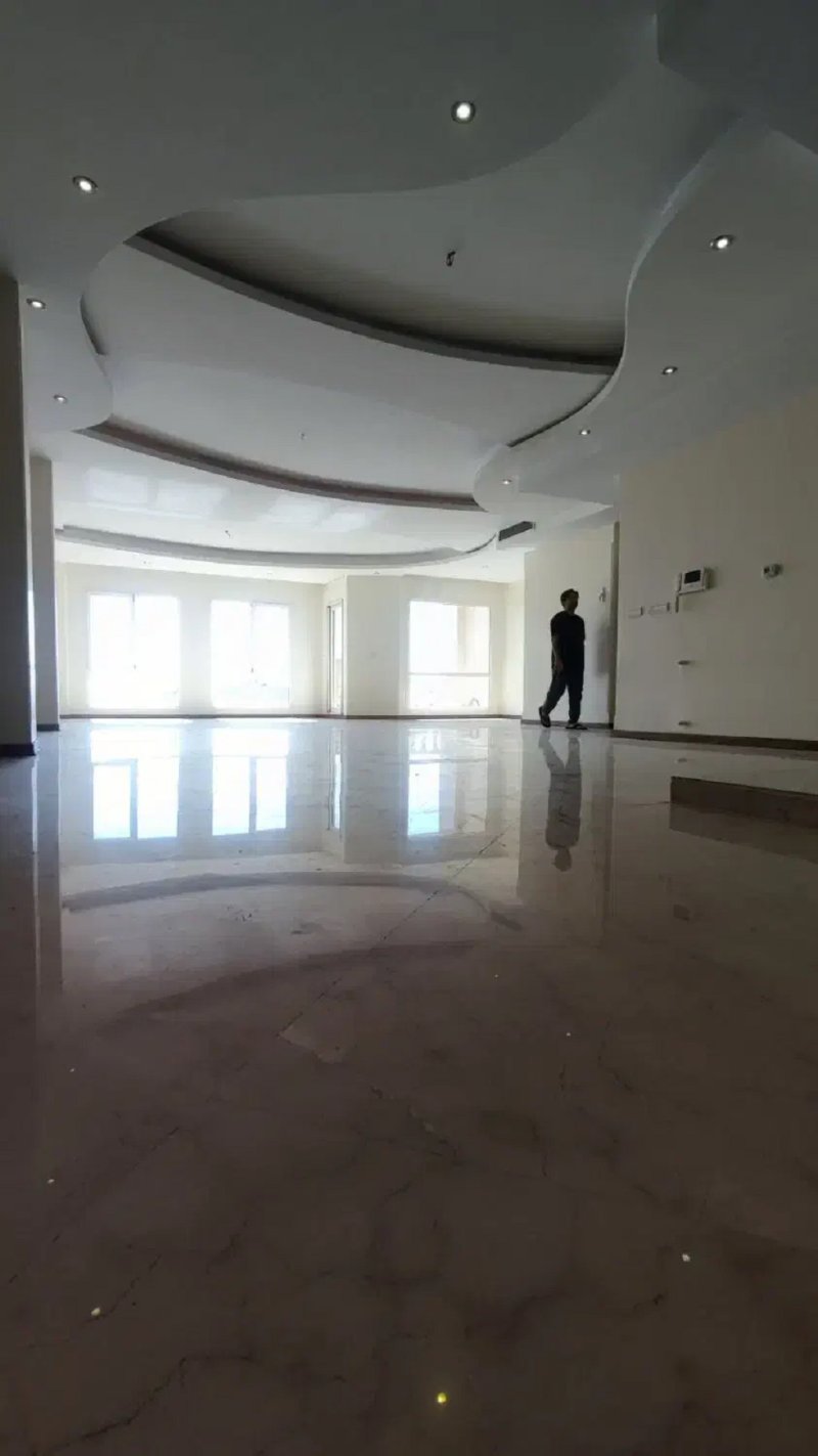 آپارتمان 230 متری سه خوابه در پاسداران تهران13662723675