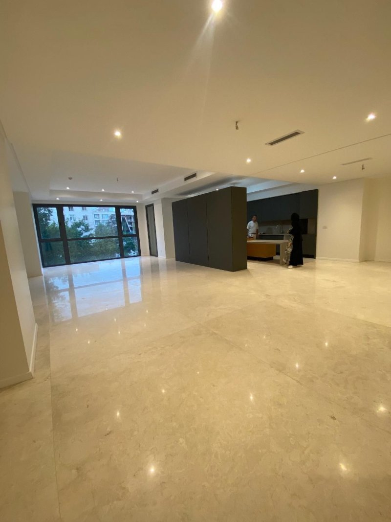 آپارتمان 240 متری سه خوابه در پاسداران تهران13661023598