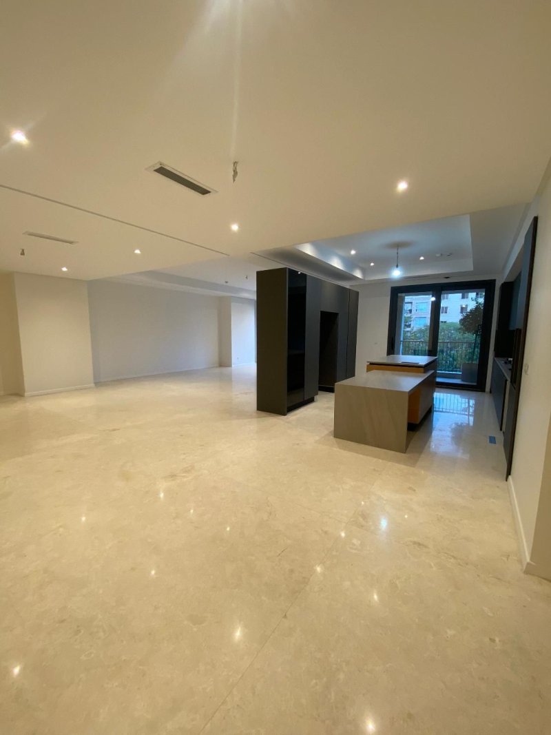 آپارتمان 240 متری سه خوابه در پاسداران تهران13661023596