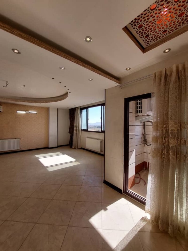 آپارتمان 125 متری دو خوابه در گلستان اصفهان13663923703